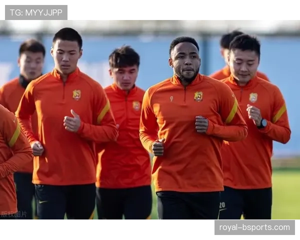 瓦伦西亚俱乐部运营危机呈现加剧趋势,对球队赛季表现稳定性形成考验 瓦伦西亚俱乐部运营危机呈现加剧趋势,对球队赛季表现稳定性形成考验